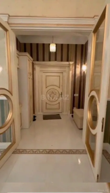 Satılır 7 otaqlı həyət evi 445 m²