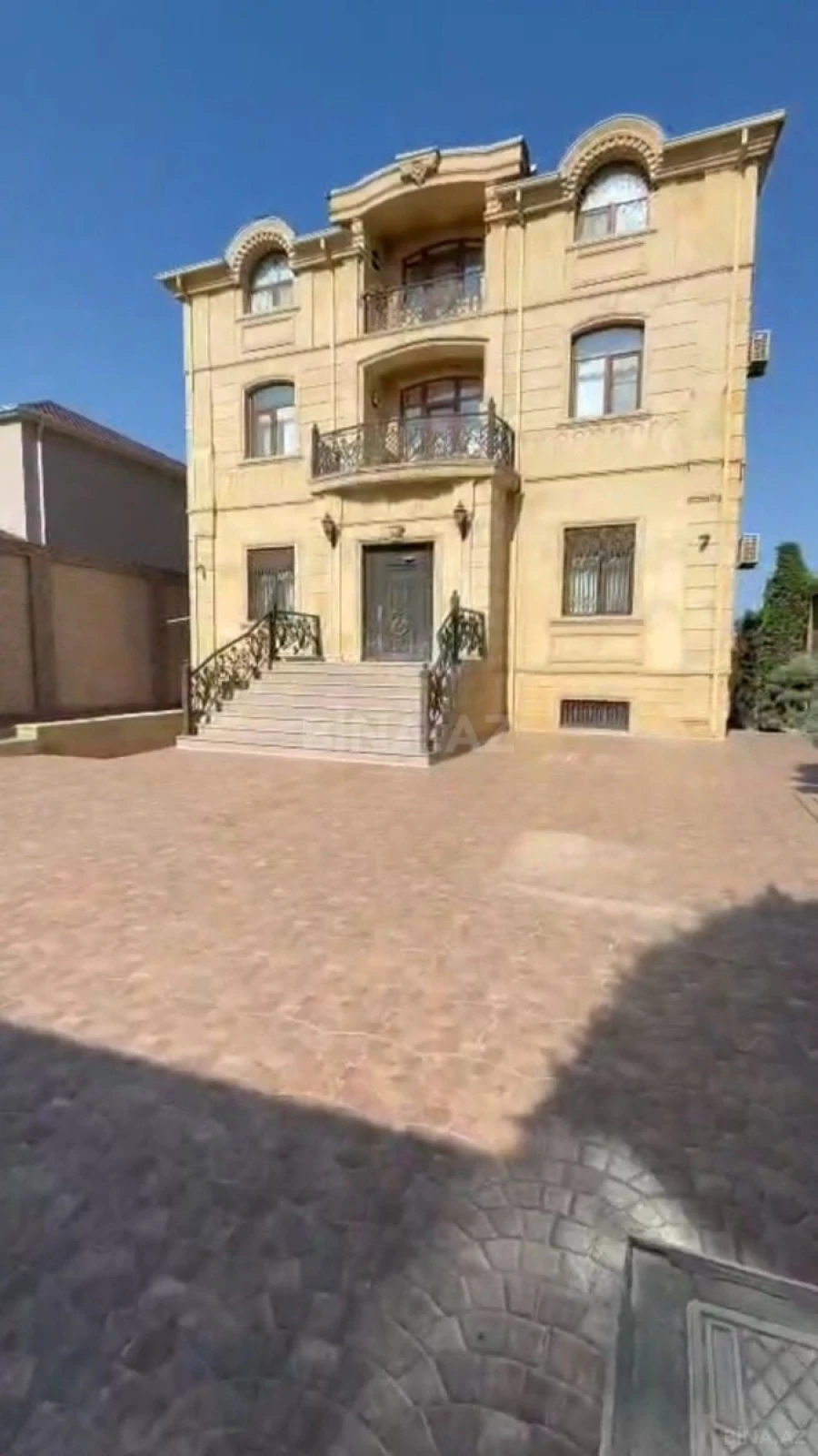 Satılır 7 otaqlı həyət evi 445 m²