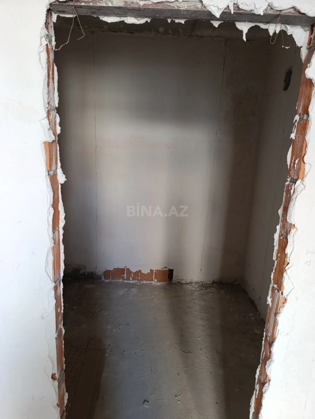 Satılır 4 otaqlı mənzil 125 m²