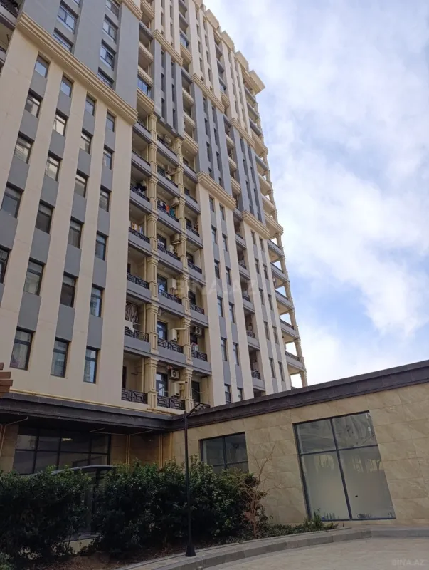 Satılır 4 otaqlı mənzil 125 m²