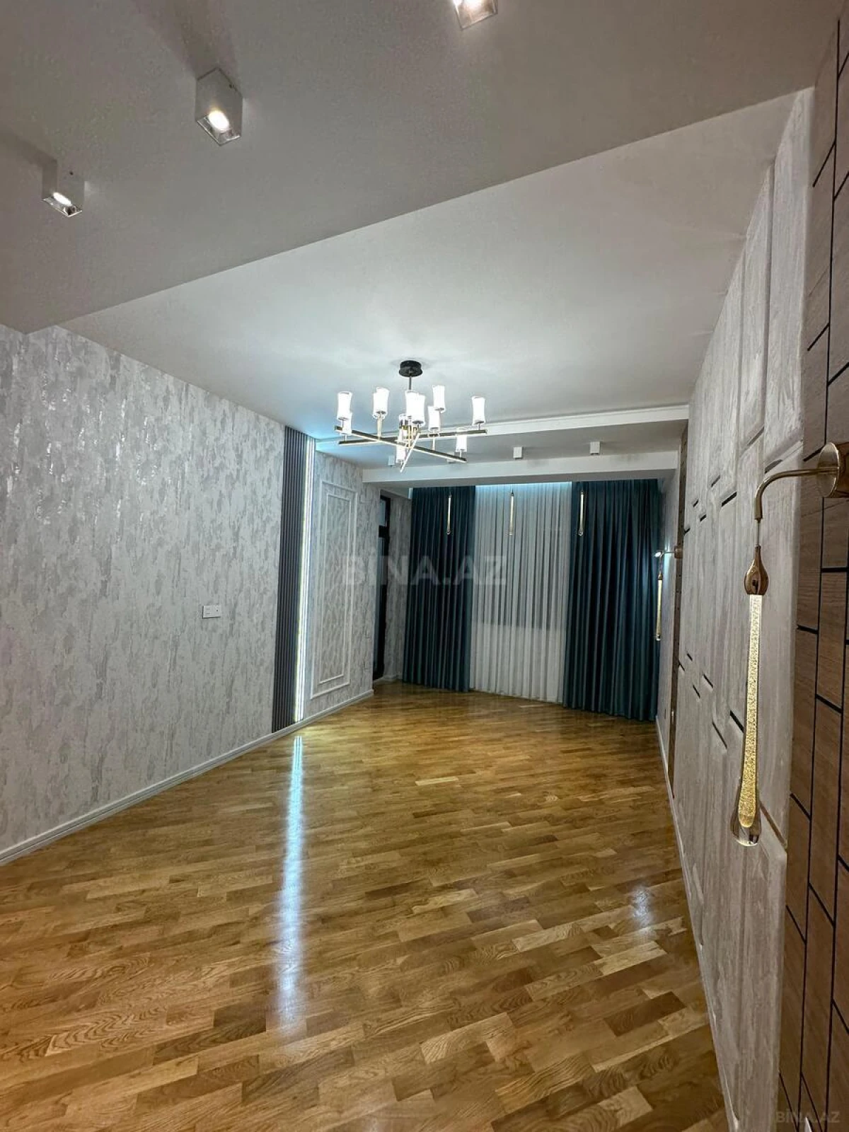 Satılır 3 otaqlı mənzil 120 m²