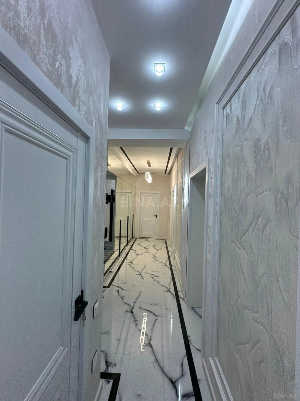 Satılır 3 otaqlı mənzil 120 m²