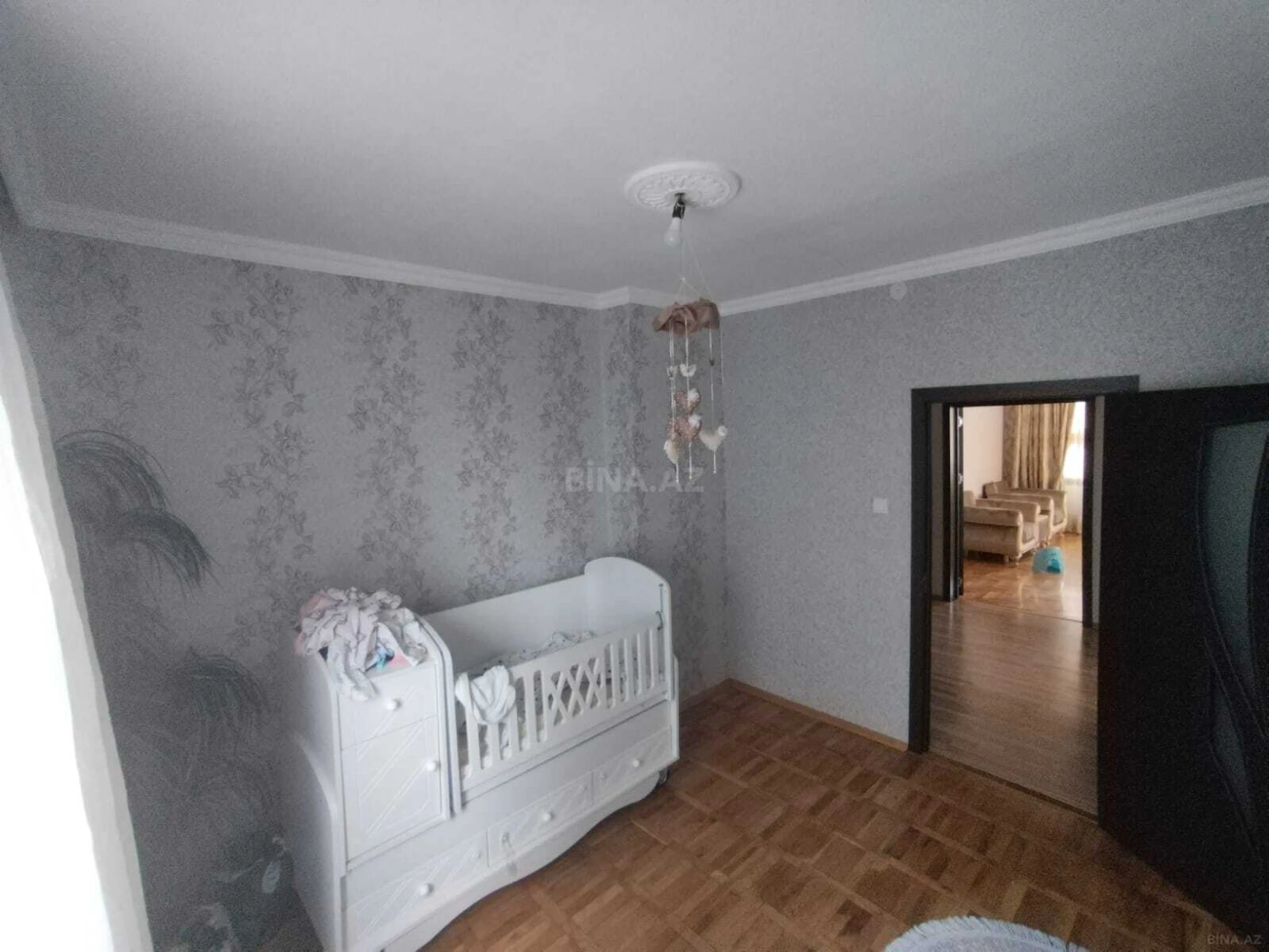 Satılır 5 otaqlı mənzil 170 m²