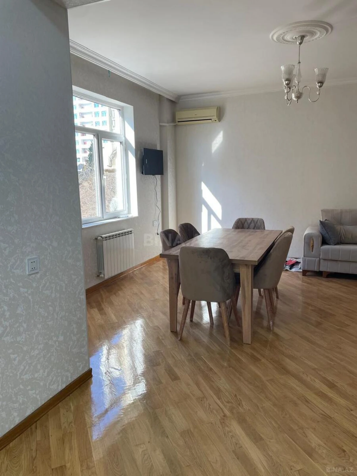 Kirayə verilir 2 otaqlı mənzil 70 m²