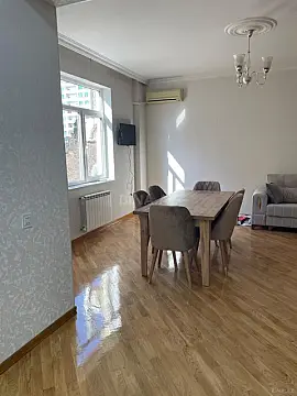 Kirayə verilir 2 otaqlı mənzil 70 m²