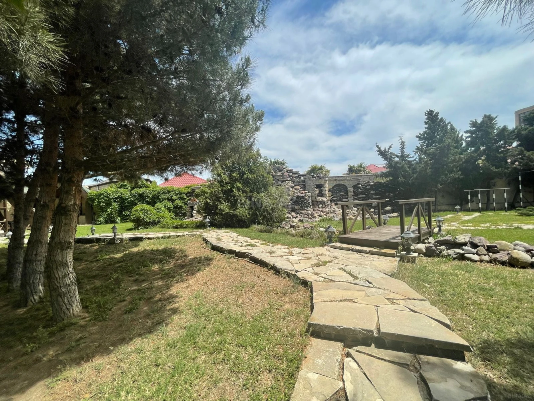 Satılır 6 otaqlı həyət evi 420 m²