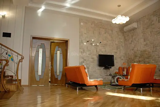 Satılır 6 otaqlı həyət evi 420 m²