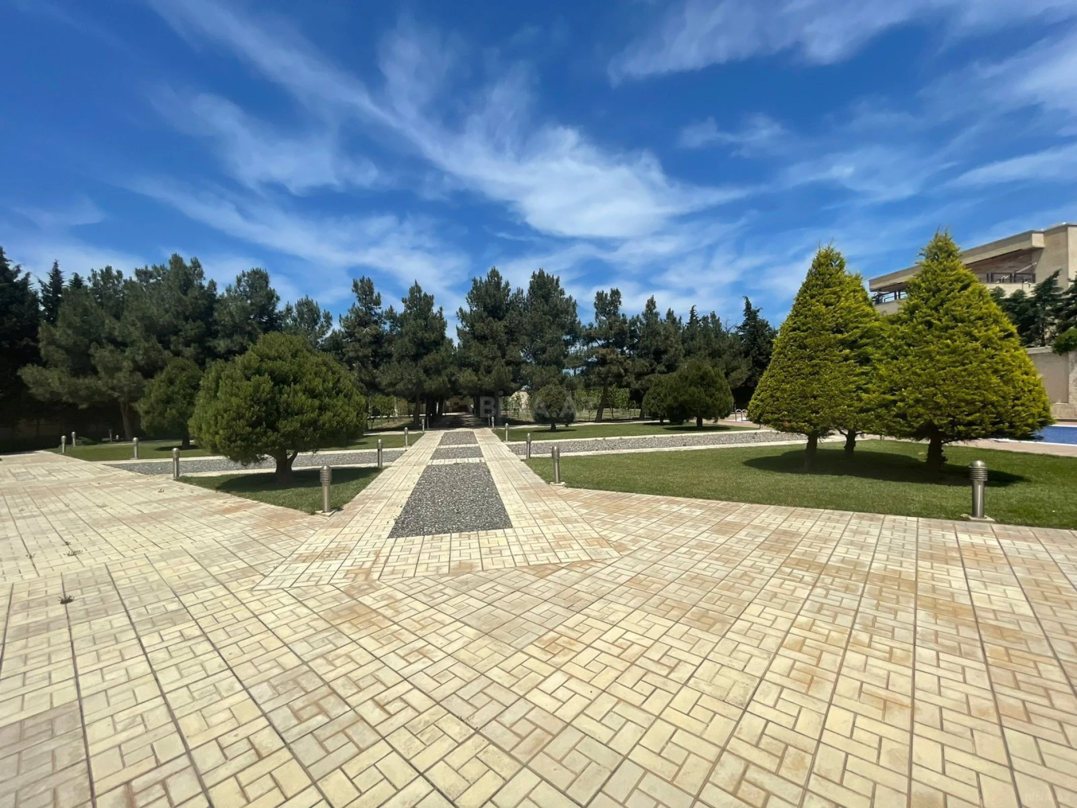 Satılır 6 otaqlı həyət evi 420 m²