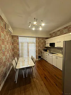 Kirayə verilir 4 otaqlı mənzil 144 m²