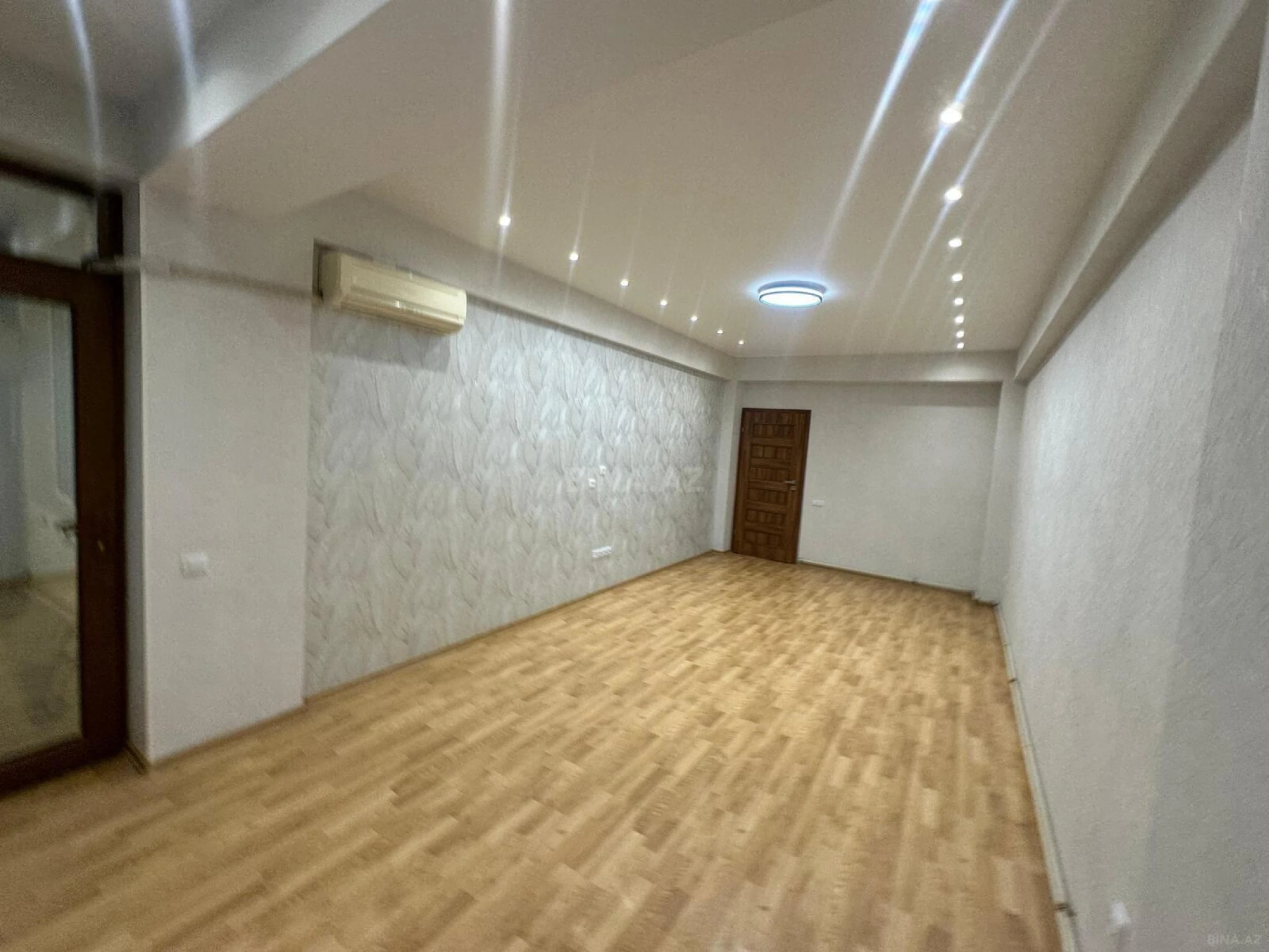 Satılır 2 otaqlı mənzil 70 m²