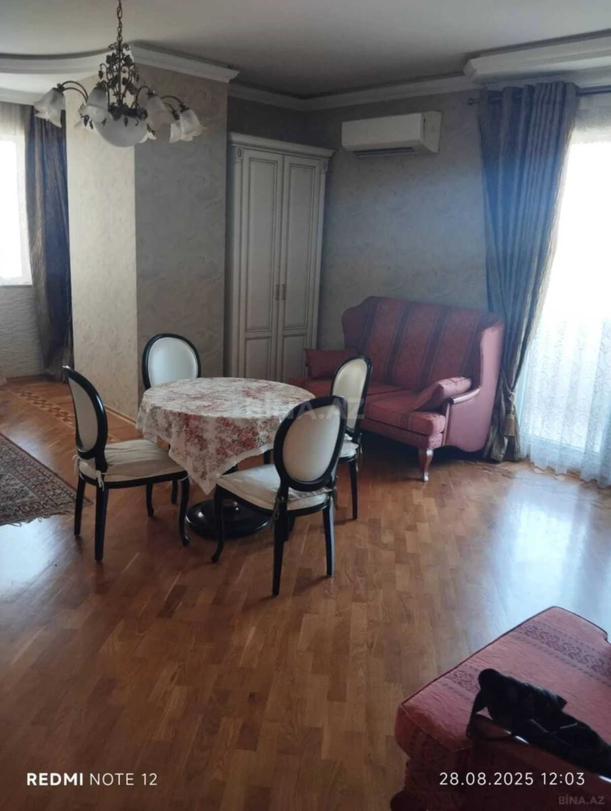Kirayə verilir 2 otaqlı mənzil 100 m²