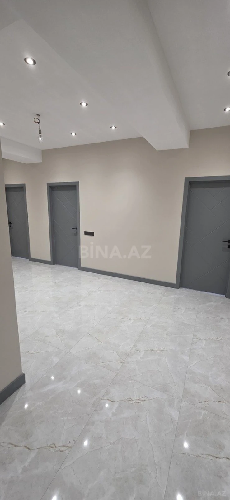Satılır 3 otaqlı mənzil 140 m²