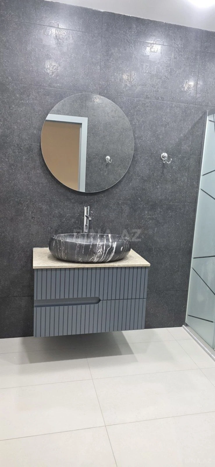 Satılır 3 otaqlı mənzil 140 m²