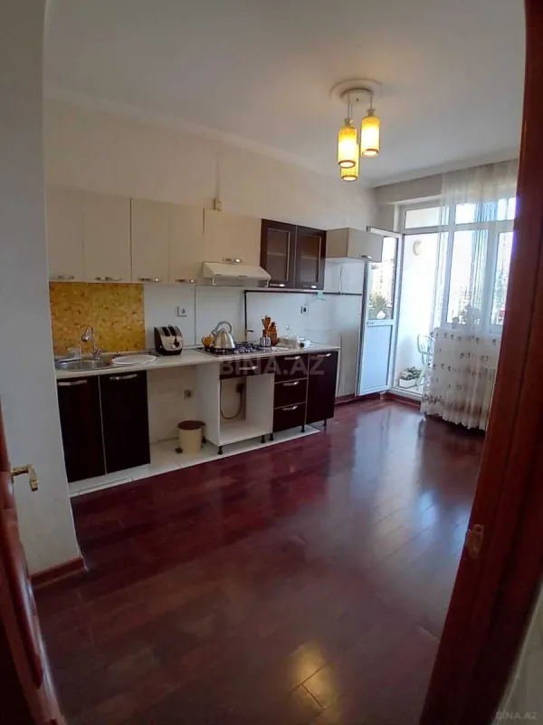 Satılır 3 otaqlı mənzil 118 m²