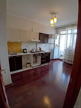 Satılır 3 otaqlı mənzil 118 m²