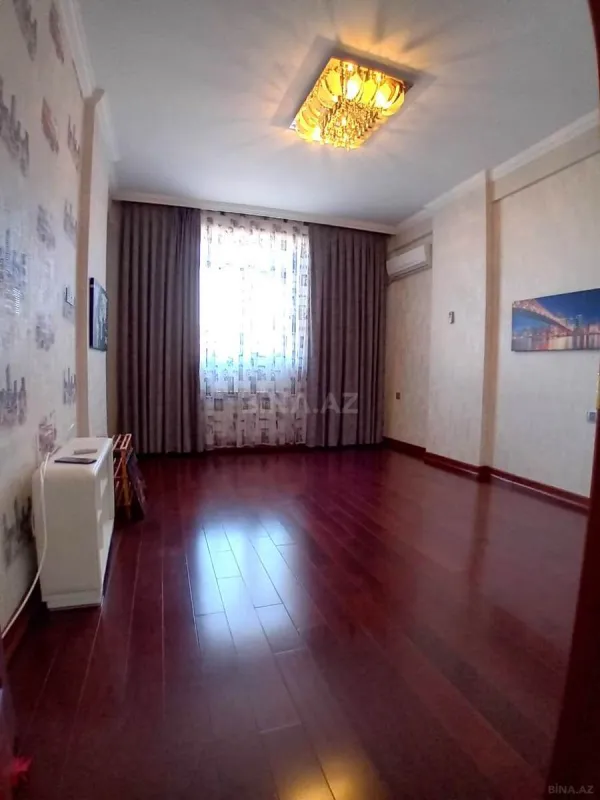Satılır 3 otaqlı mənzil 118 m²