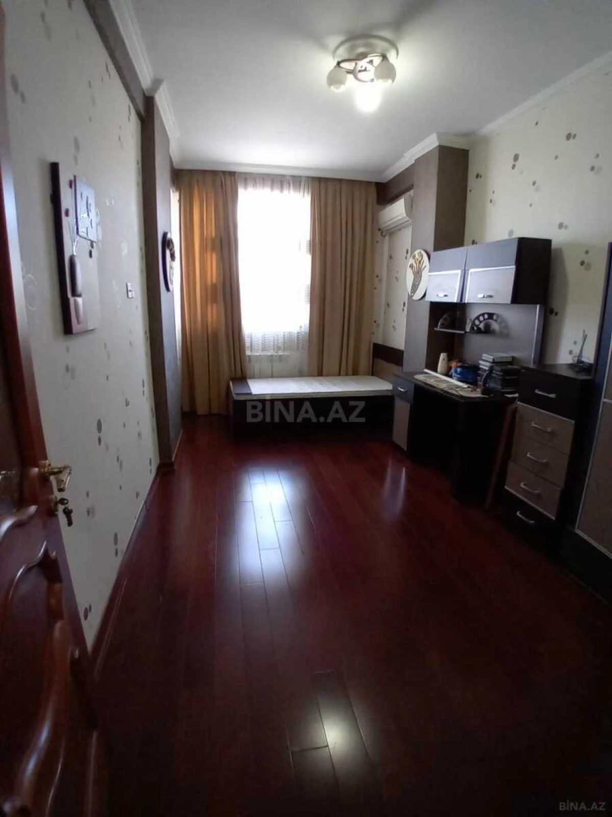 Satılır 3 otaqlı mənzil 118 m²
