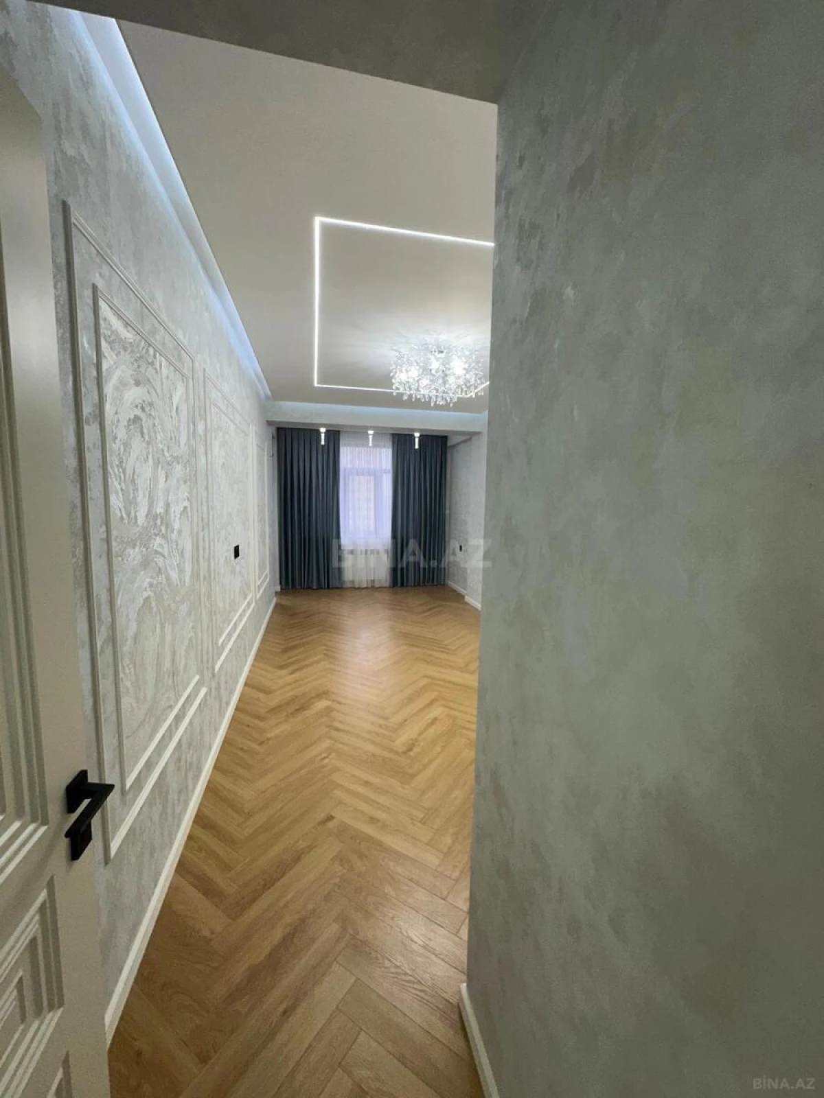 Satılır 3 otaqlı mənzil 142 m²