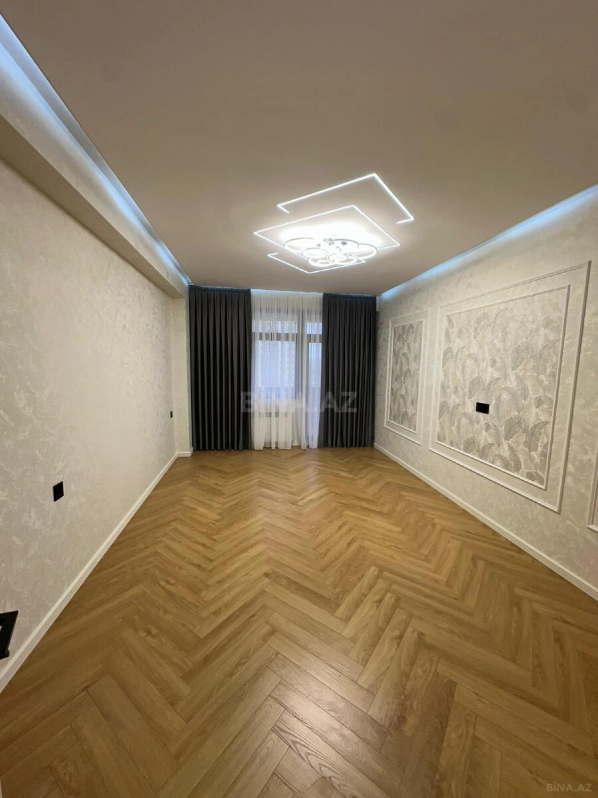 Satılır 3 otaqlı mənzil 142 m²