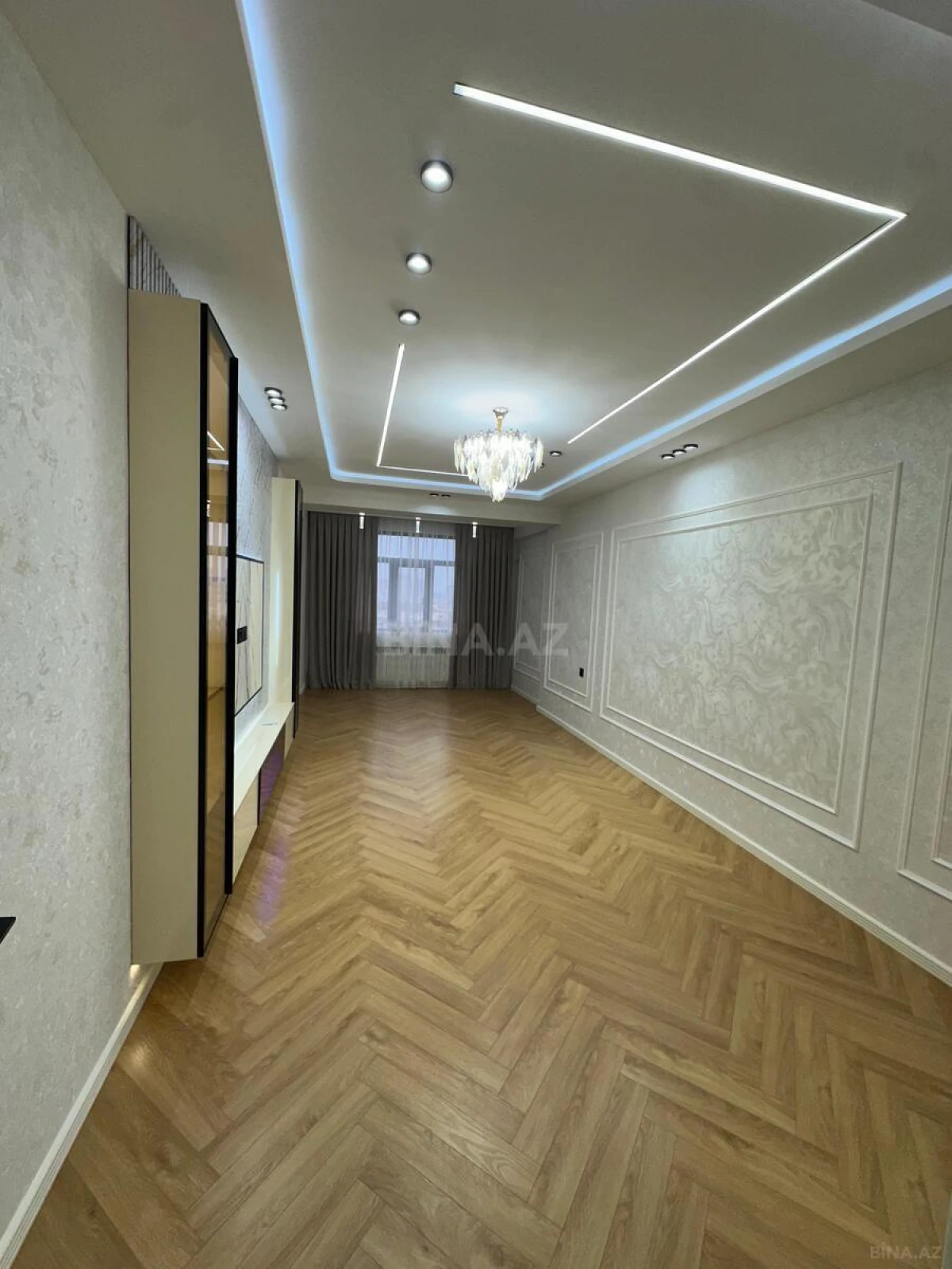Satılır 3 otaqlı mənzil 142 m²