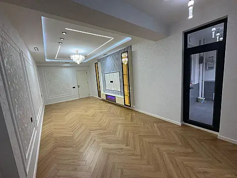 Satılır 3 otaqlı mənzil 142 m²