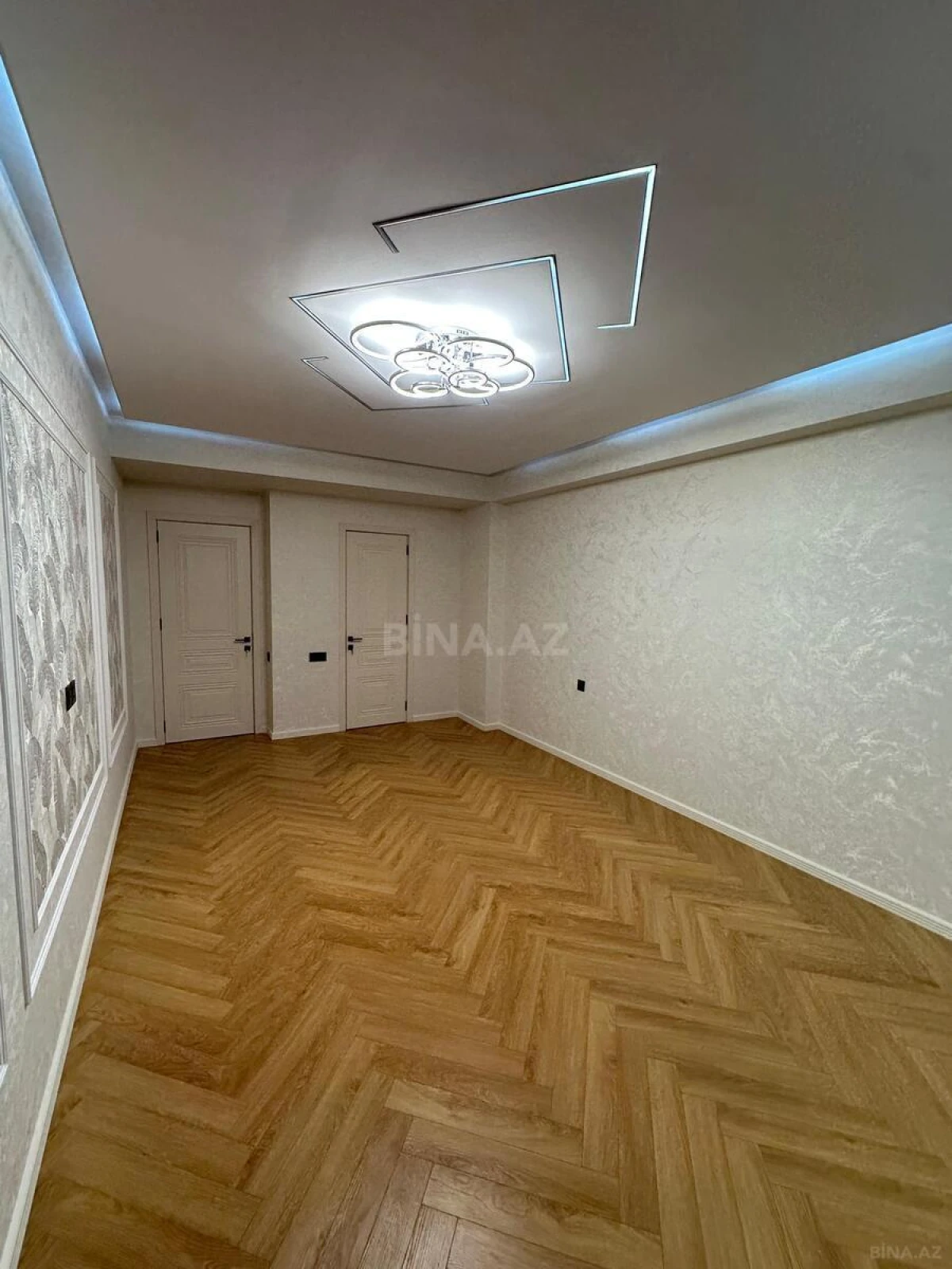 Satılır 3 otaqlı mənzil 142 m²