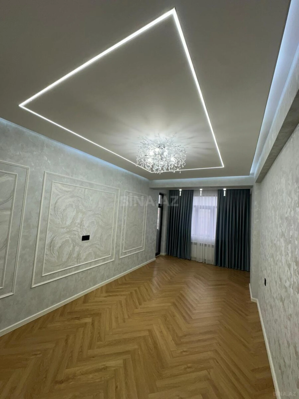 Satılır 3 otaqlı mənzil 142 m²