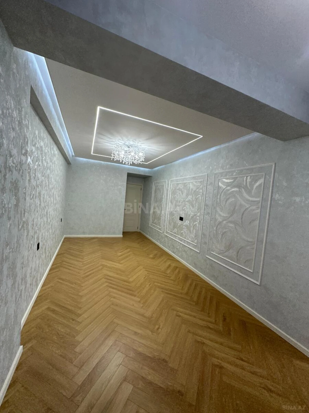 Satılır 3 otaqlı mənzil 142 m²