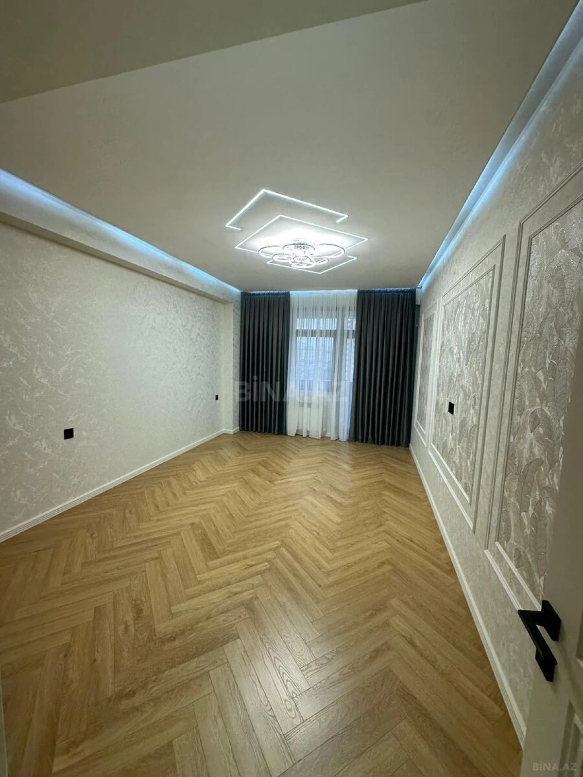 Satılır 3 otaqlı mənzil 142 m²
