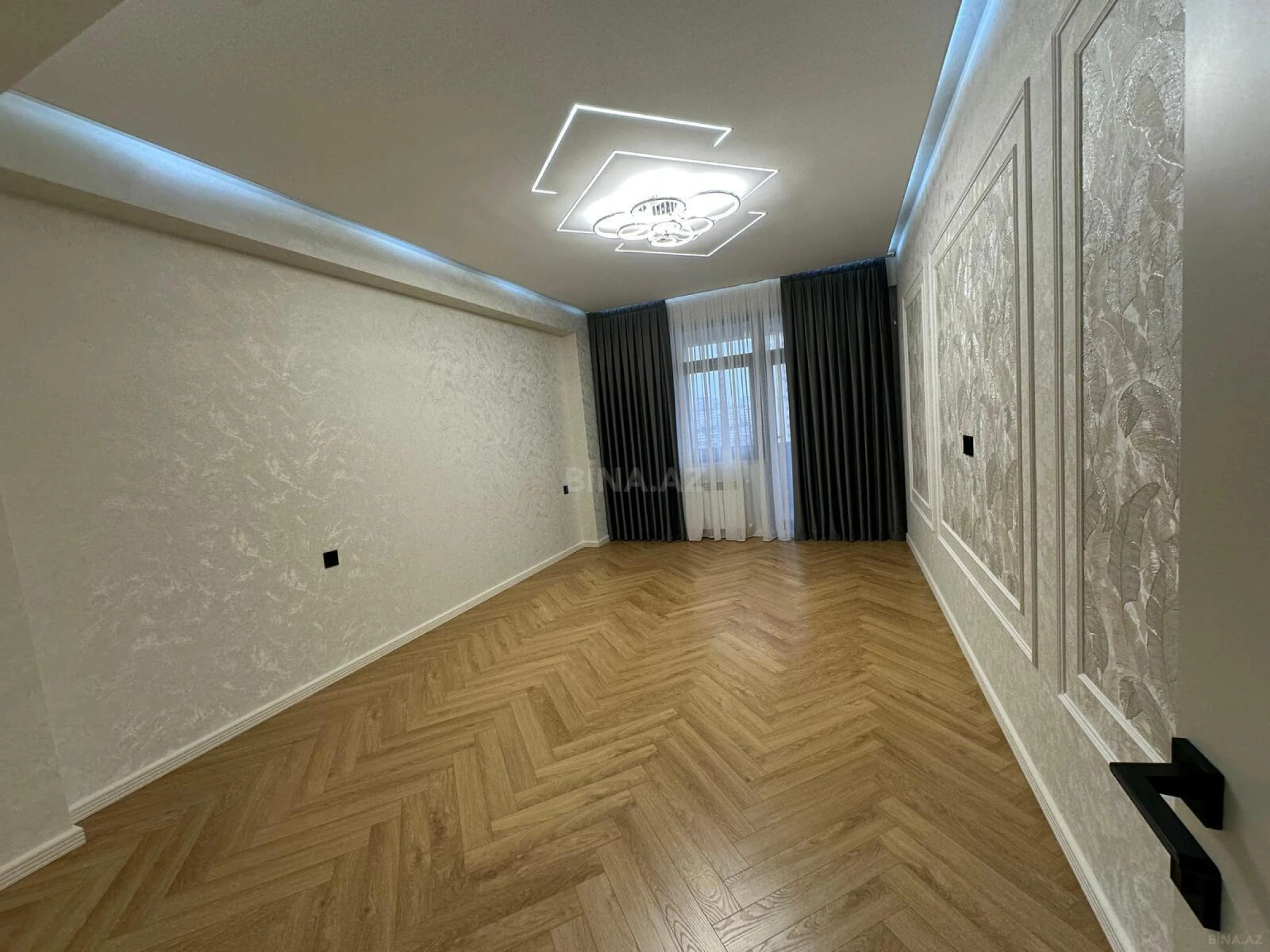 Satılır 3 otaqlı mənzil 142 m²