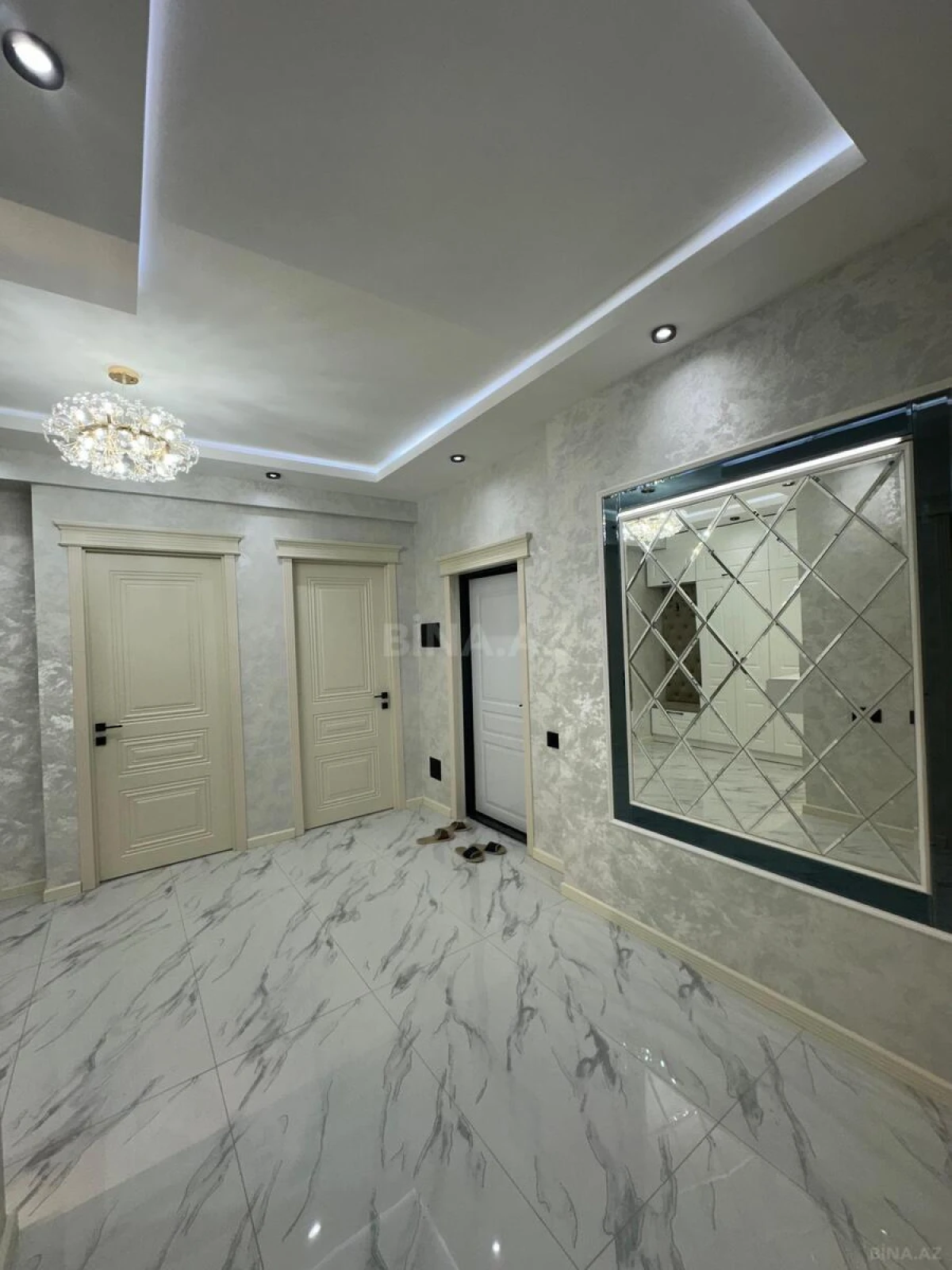 Satılır 3 otaqlı mənzil 142 m²