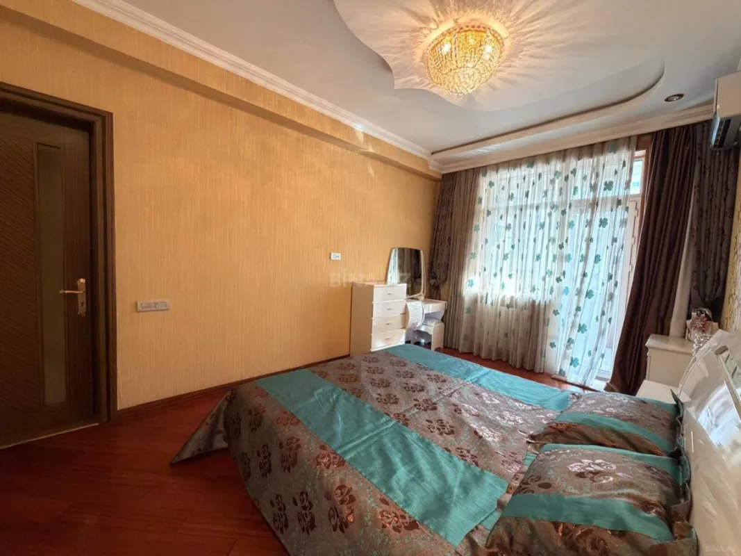 Kirayə verilir 2 otaqlı mənzil 94 m²