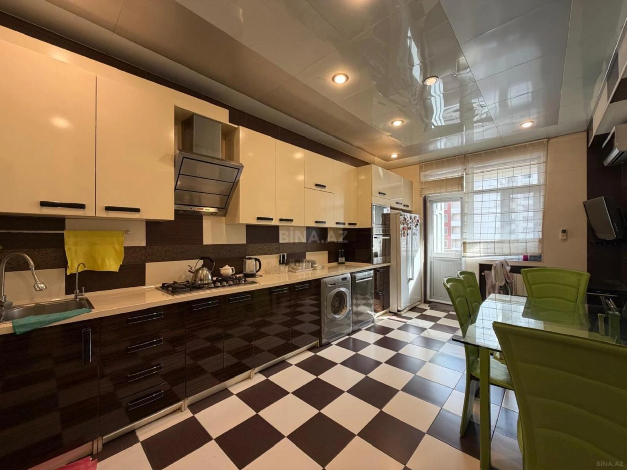 Kirayə verilir 2 otaqlı mənzil 94 m²