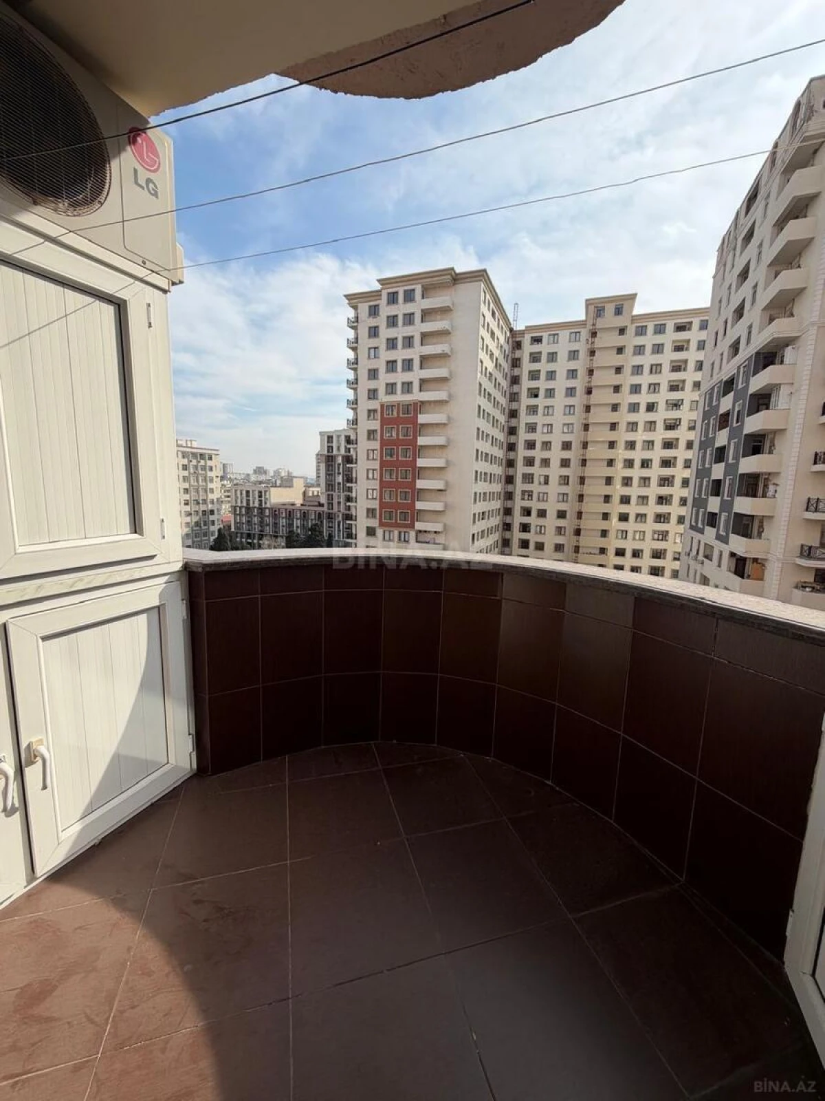 Kirayə verilir 2 otaqlı mənzil 94 m²