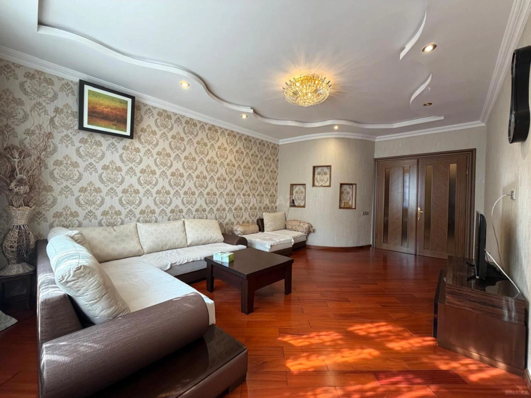 Kirayə verilir 2 otaqlı mənzil 94 m²