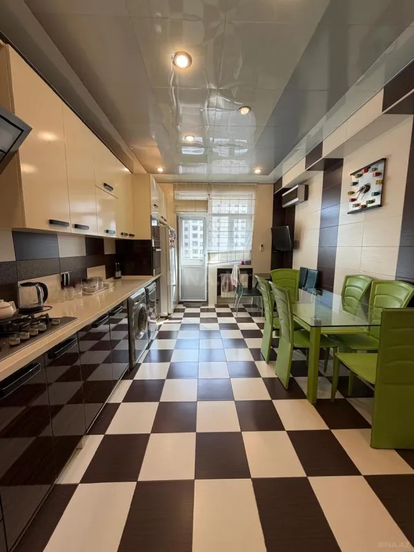 Kirayə verilir 2 otaqlı mənzil 94 m²