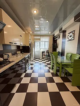 Kirayə verilir 2 otaqlı mənzil 94 m²