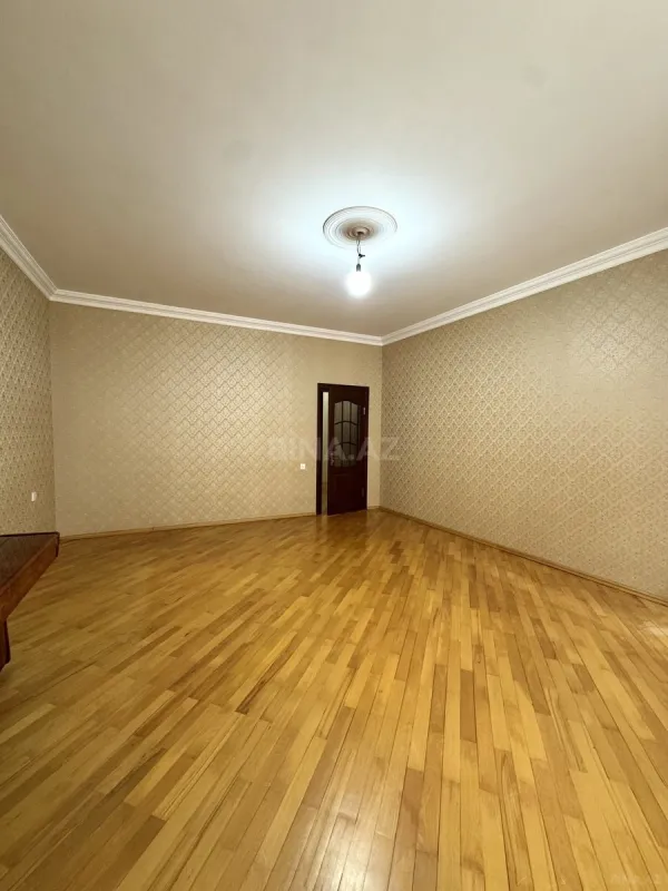 Satılır 3 otaqlı mənzil 122 m²
