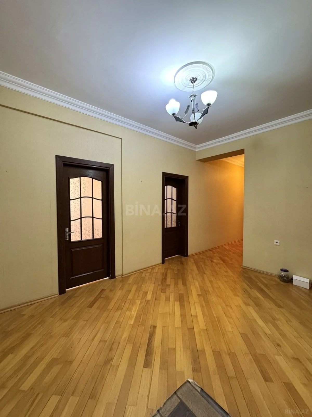 Satılır 3 otaqlı mənzil 122 m²