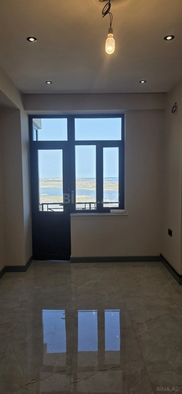 Satılır 3 otaqlı mənzil 140 m²