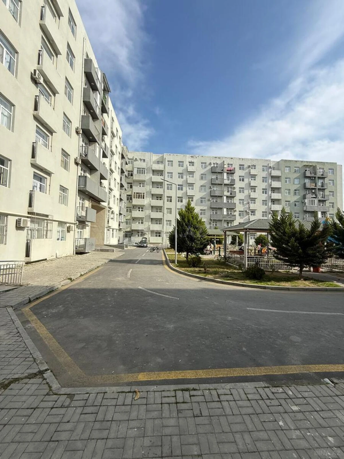 Satılır 4 otaqlı mənzil 90 m²