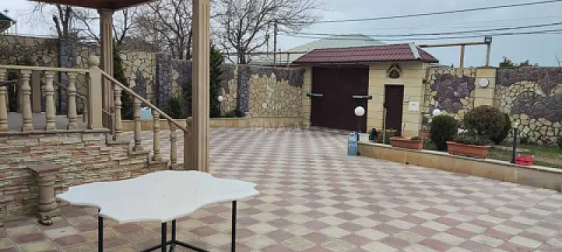 Satılır 6 otaqlı həyət evi 550 m²