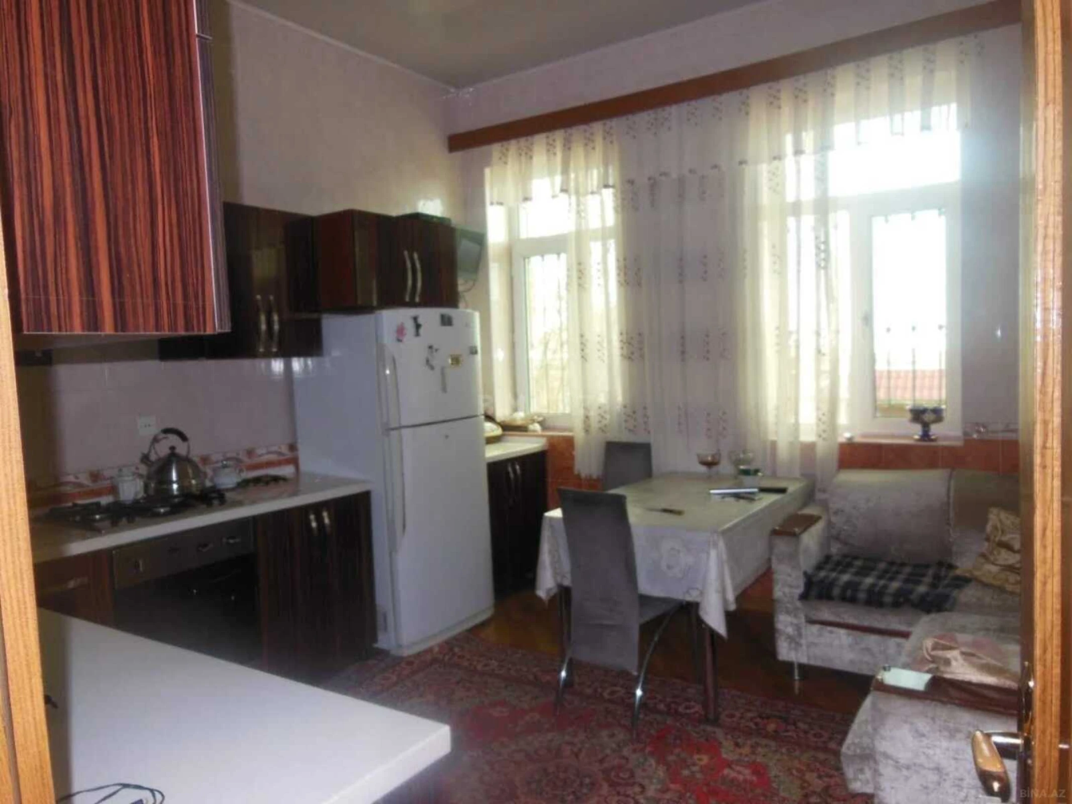 Satılır 6 otaqlı həyət evi 550 m²