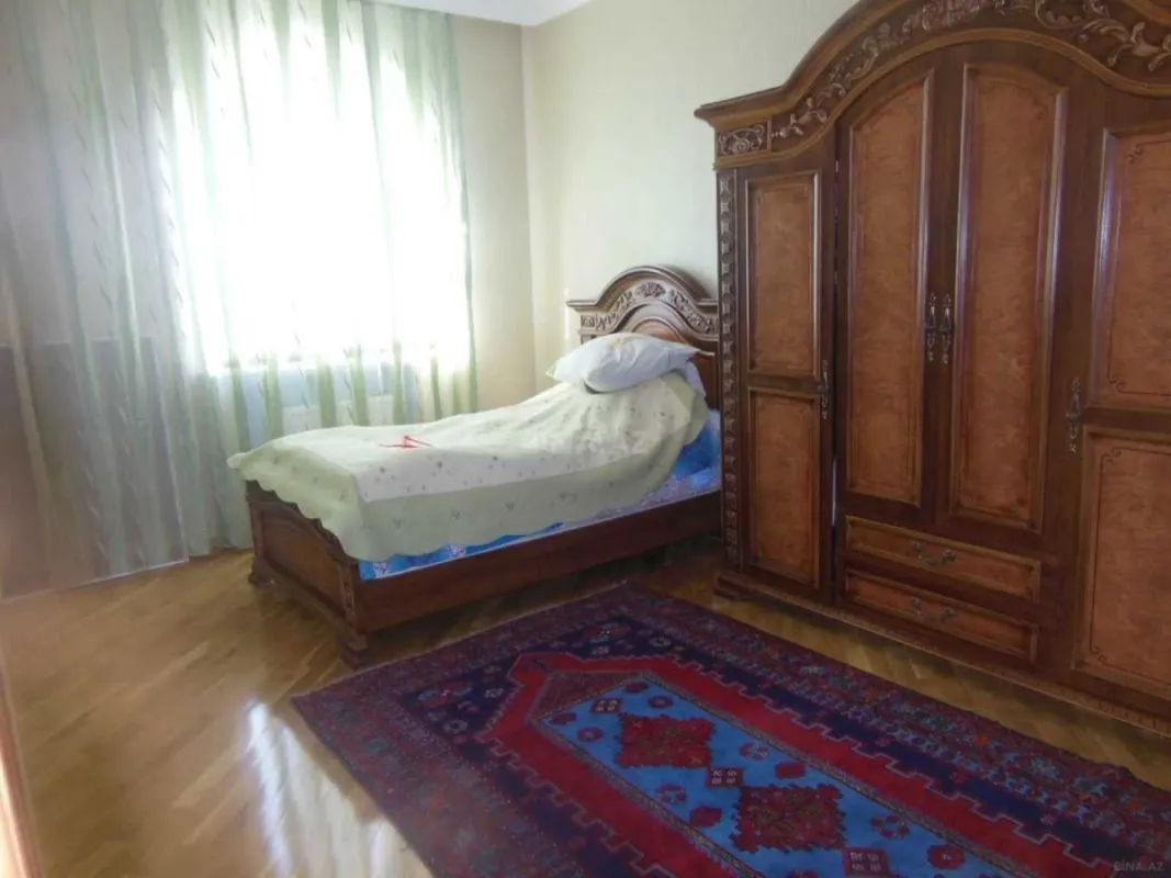 Satılır 6 otaqlı həyət evi 550 m²