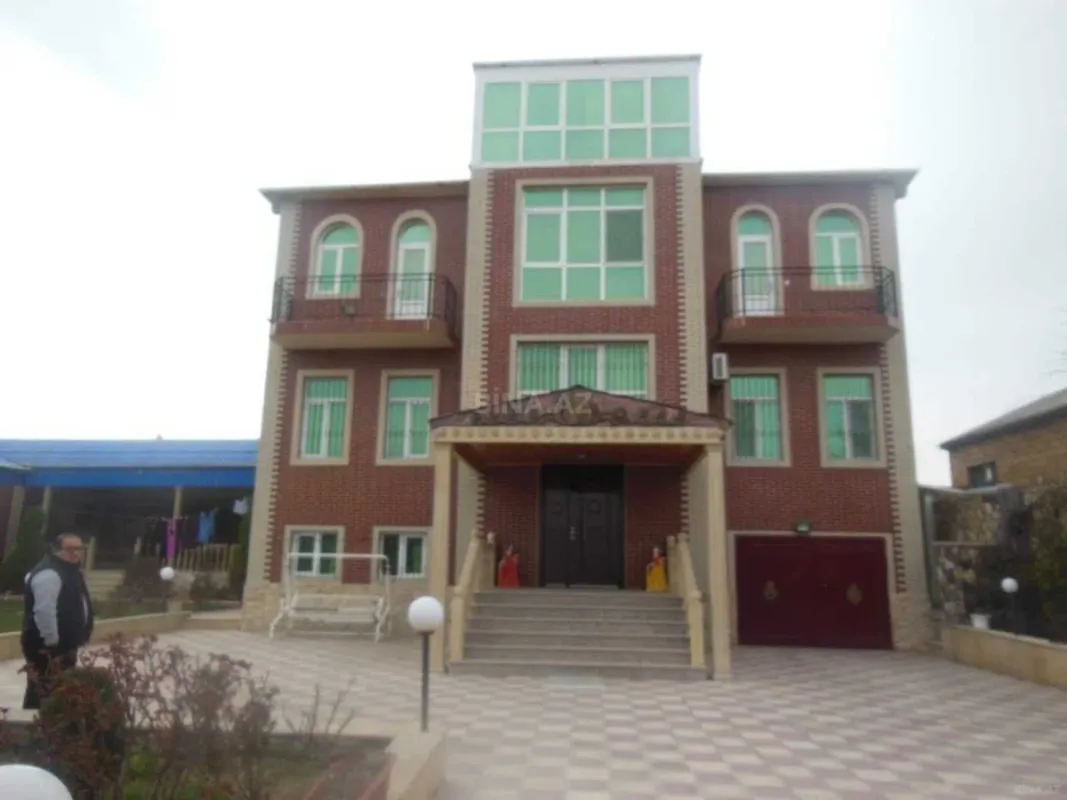 Satılır 6 otaqlı həyət evi 550 m²