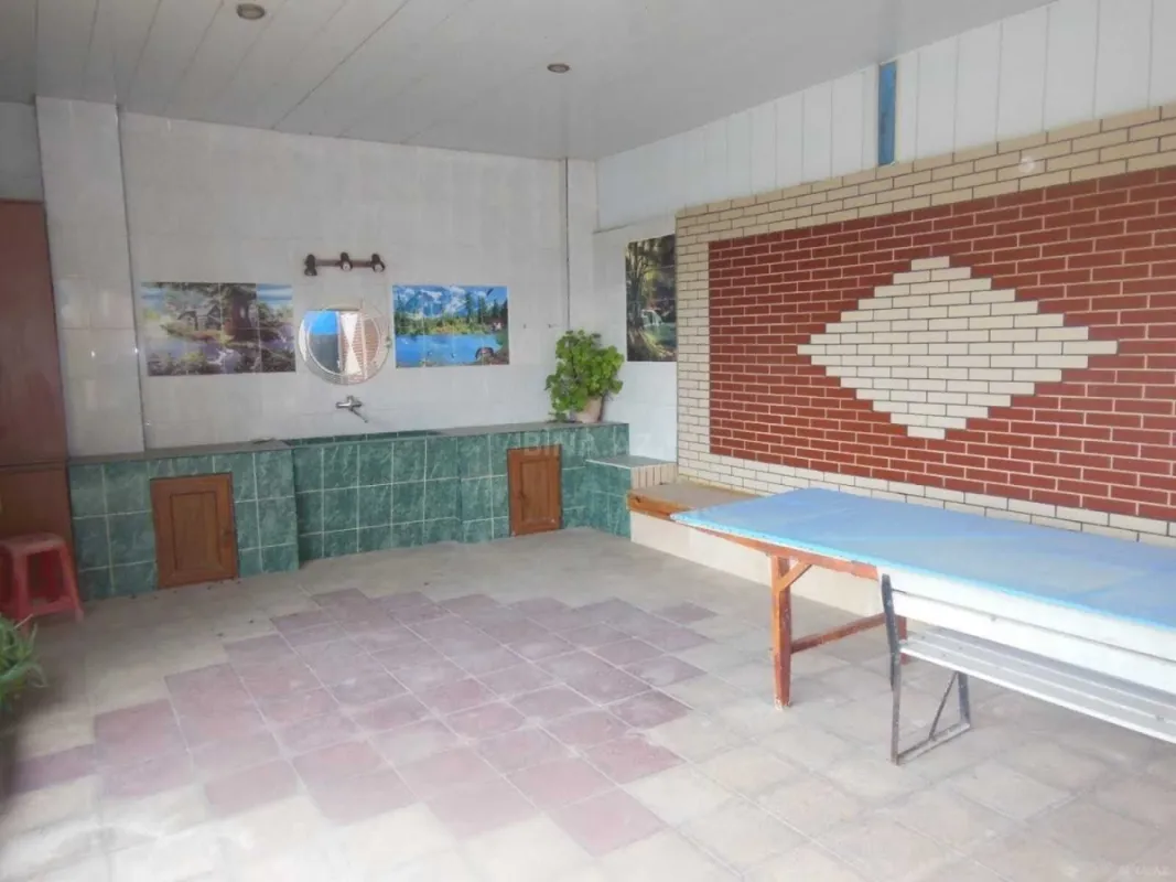 Satılır 6 otaqlı həyət evi 550 m²