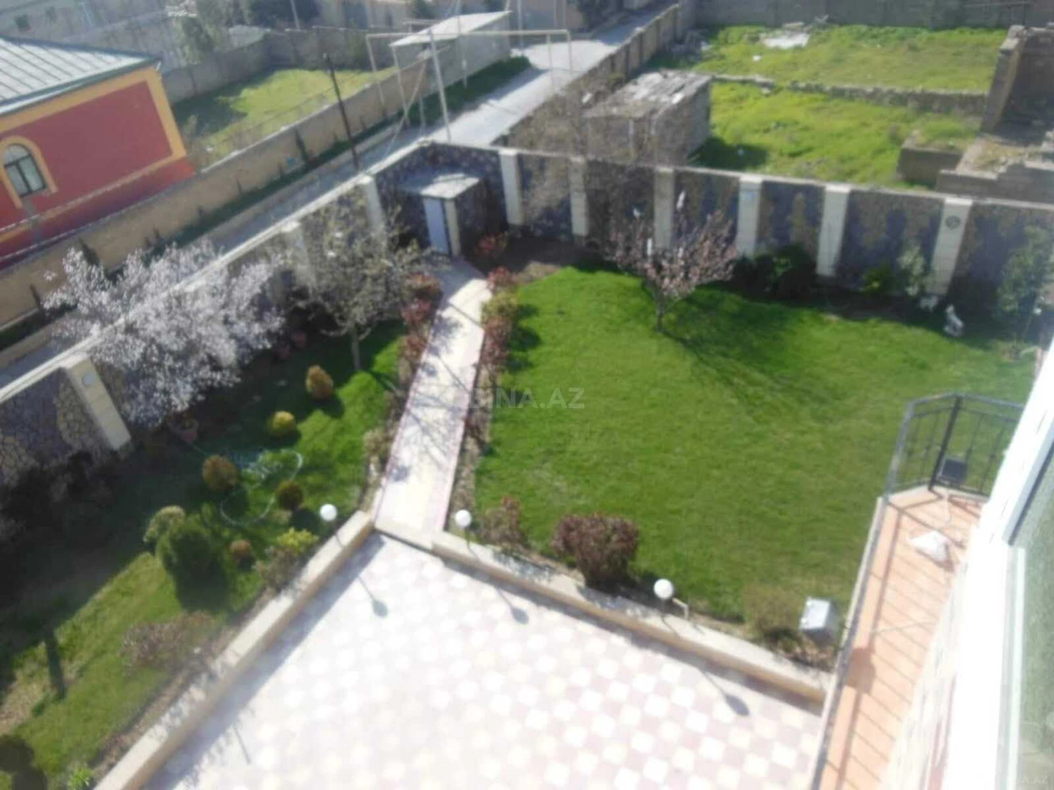 Satılır 6 otaqlı həyət evi 550 m²