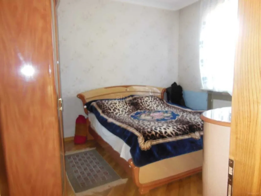 Satılır 6 otaqlı həyət evi 550 m²