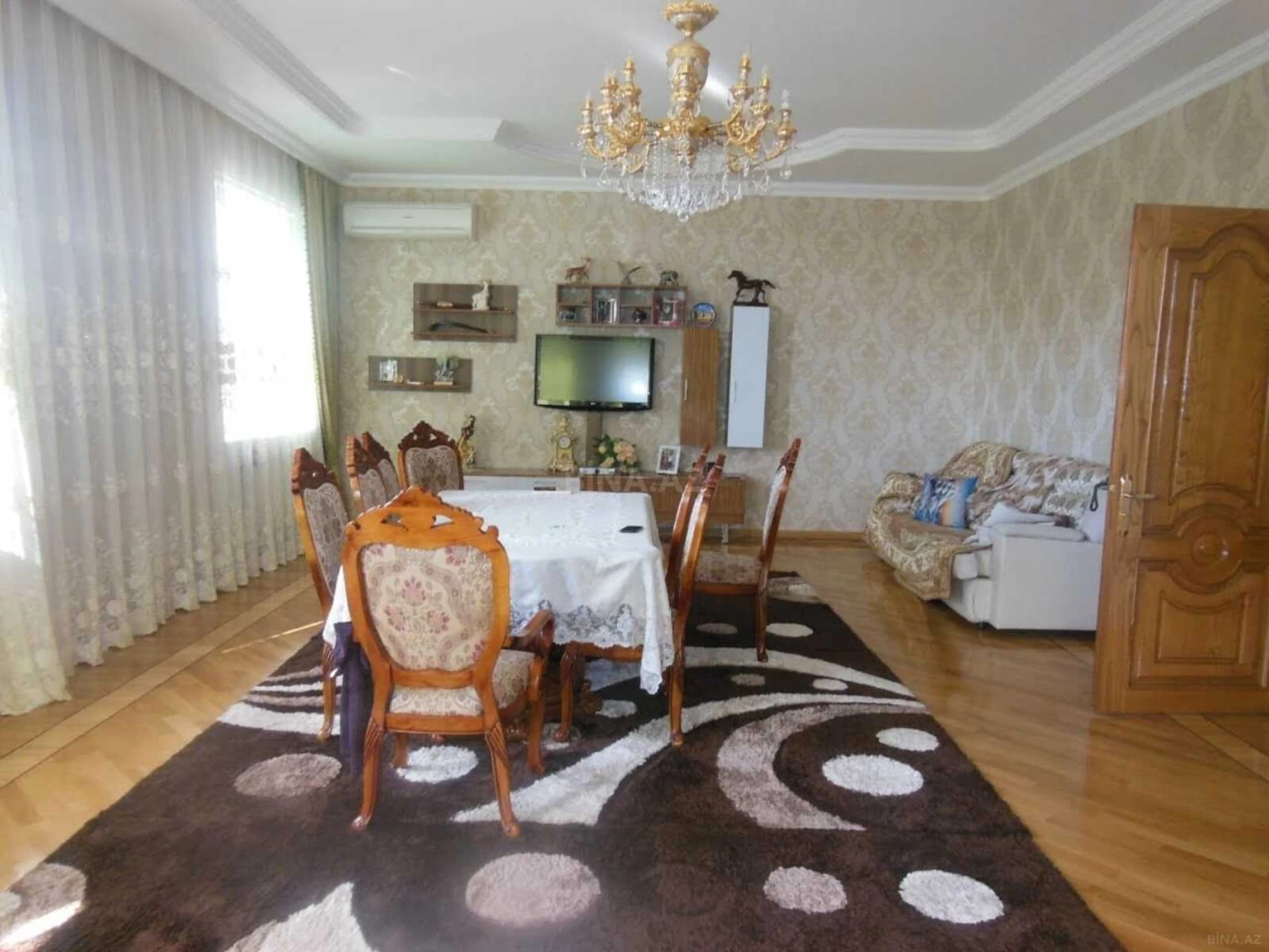 Satılır 6 otaqlı həyət evi 550 m²
