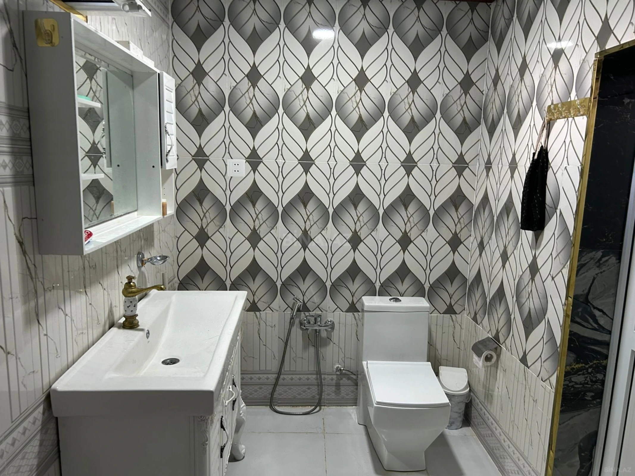 Satılır 4 otaqlı həyət evi 180 m²